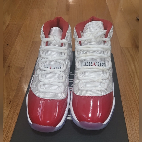 NIB AIR JORDAN 11 (GS) CHERRY SIZE 5.5Y / 7W / EU 38 - Picture 5 of 5